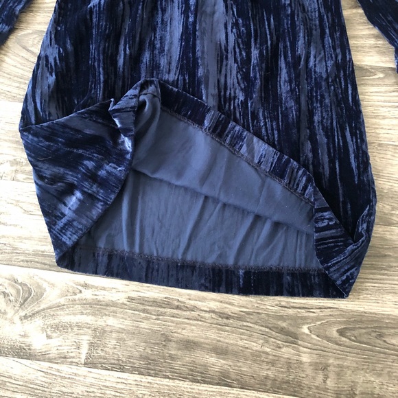 SOLD * H&M Crushed-Velvet Dress - Picture 5 of 9